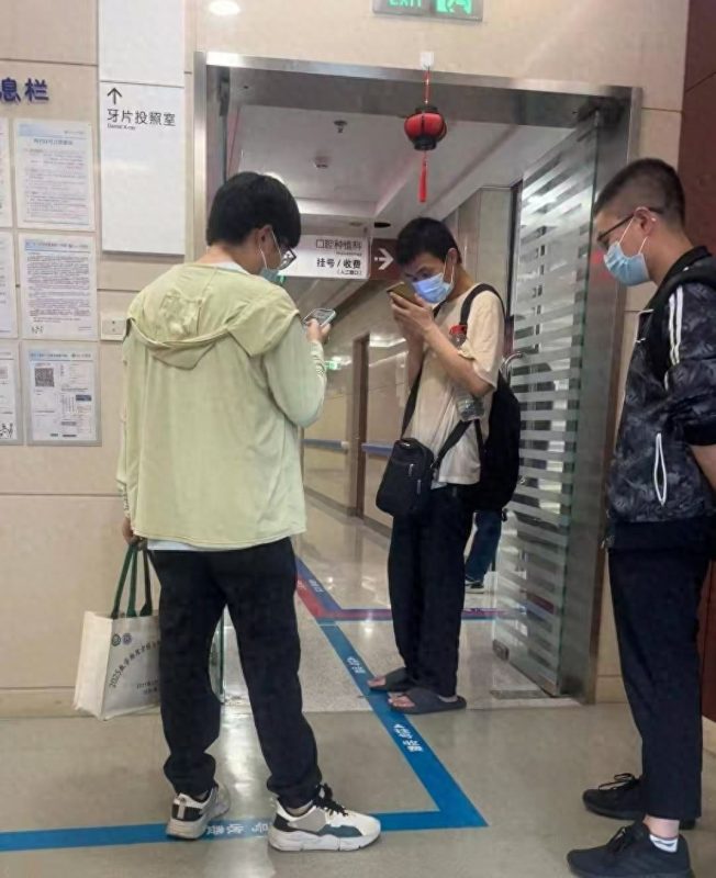 北大数学奇才韦东奕就医引发热议！北大迅速作出回应，网友呼吁：请尊重这位天才-福娃资源分享网