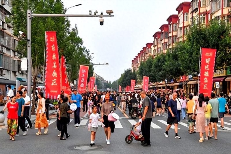 位于昌平的这条600米长的昌盛小街，一夜之间成为了热门焦点。-恩菲资源分享网
