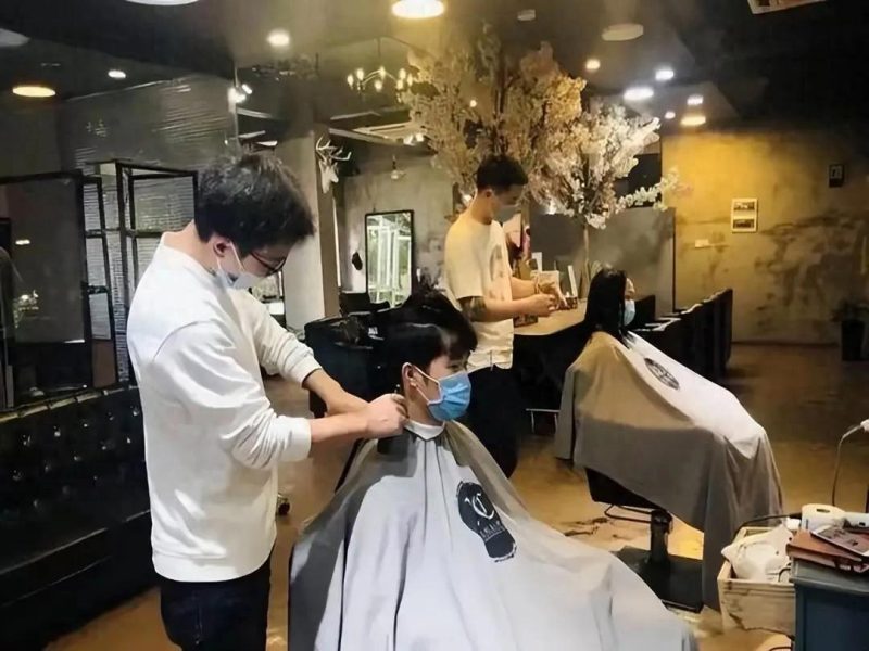 全国理发行业面临倒闭潮，原因并非客源不足，而是行业自身的问题导致了这一局面。-恩菲资源分享网